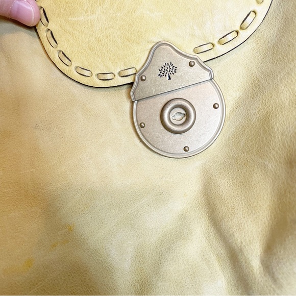 Mulberry Yellow Leather Hobo Bag Gold Buckle Hardware - Picture 3 of 16